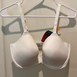 Maidenform Ladies Underwire Bra. ‎ Smartzone Cups. Size 38DD.  White